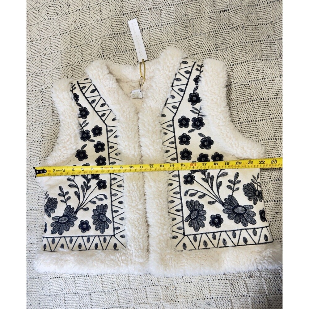 House of Harlow 1960 Sherpa Vest One Size Embroidered Floral Boho Western NWT - Picture 8 of 9